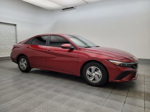 Used 2024 Hyundai Elantra SE image 11