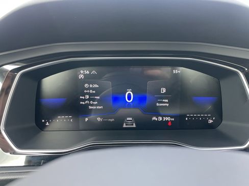 Used 2024 Volkswagen Jetta SE image 9