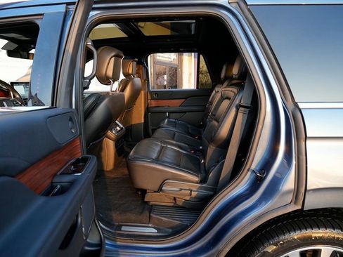 Used 2019 Lincoln Navigator Select image 31
