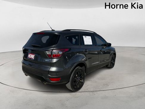 Used 2017 Ford Escape Titanium image 4