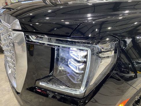 Used 2023 GMC Yukon XL Denali w/ Denali Reserve Package AWD/4WD image 22