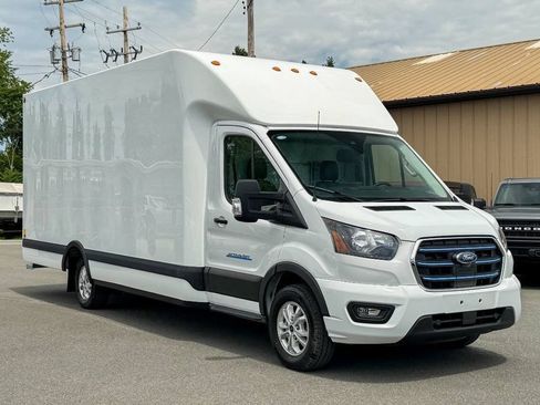 Used 2023 Ford E-Transit RWD image 1