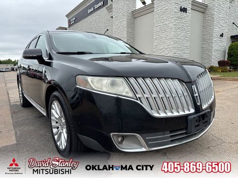 Used 2012 Lincoln MKT FWD image 1