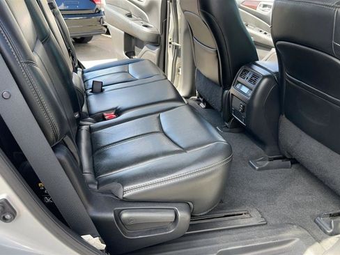 Used 2015 Nissan Pathfinder Platinum FWD image 25