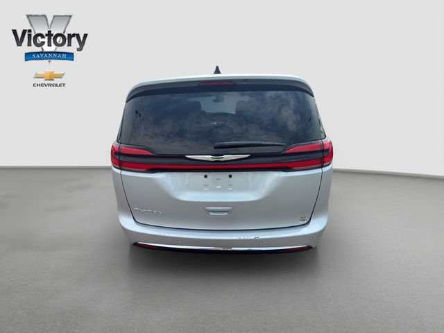 Used 2024 Chrysler Pacifica Touring-L FWD image 6