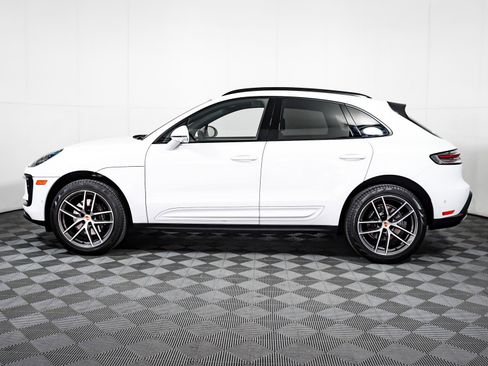 Used 2023 Porsche Macan image 2