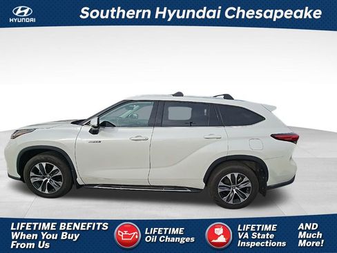 Used 2021 Toyota Highlander XLE image 1