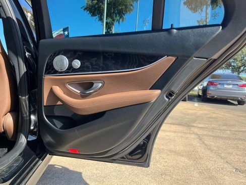 Used 2017 Mercedes-Benz E 300 4MATIC image 32