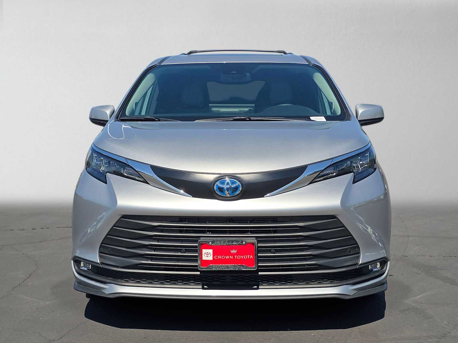 Certified 2025 Toyota Sienna XLE w/ XLE Plus Package FWD image 8