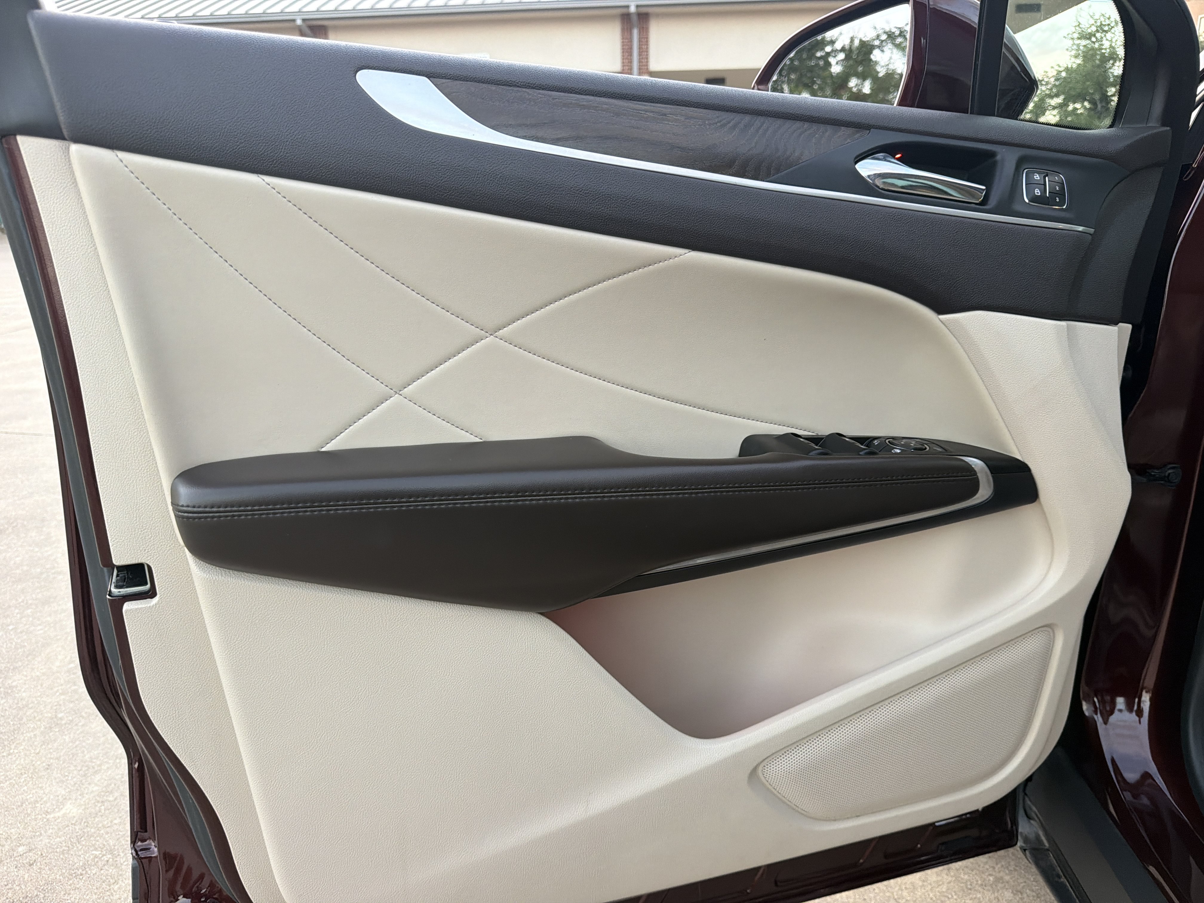 Used 2019 Lincoln MKC Reserve w/ MKC Climate Package FWD image 24