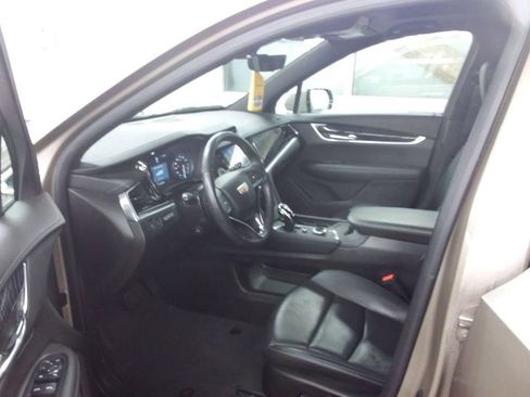 Used 2022 Cadillac XT6 Premium Luxury w/ Technology Package image 4