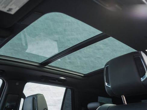 Used 2024 Cadillac Escalade Premium Luxury image 36