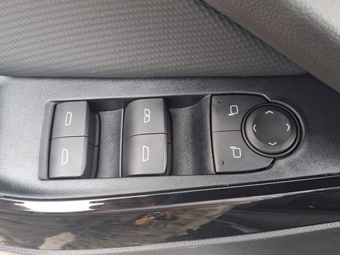 Used 2026 Chevrolet Equinox LT FWD image 8