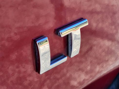 Used 2020 Chevrolet Traverse LT w/ LT Premium Package image 11