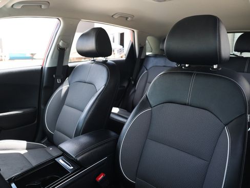 Used 2022 Kia Niro EX FWD image 10