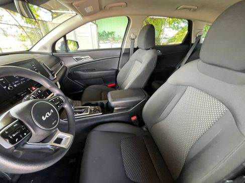 Used 2025 Kia Sportage LX FWD image 24