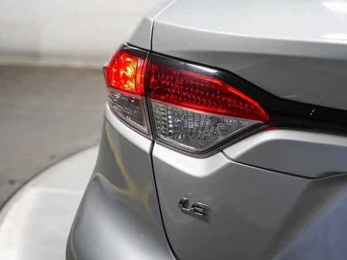 Certified 2022 Toyota Corolla LE image 12