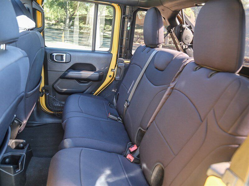 Used 2019 Jeep Wrangler Unlimited Sahara AWD/4WD image 33