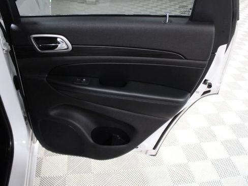 Used 2019 Jeep Grand Cherokee Altitude AWD/4WD image 27