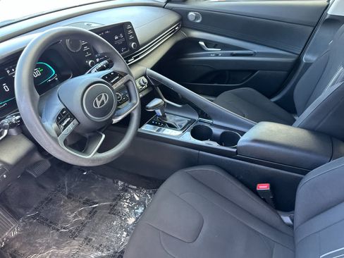 Used 2025 Hyundai Elantra Hybrid FWD image 12