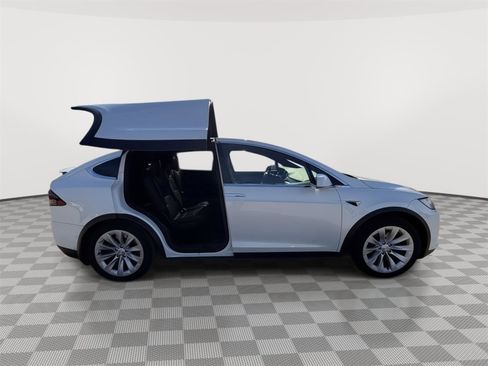 Used 2019 Tesla Model X Long Range image 6