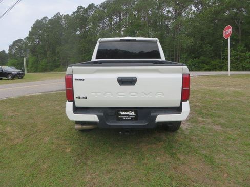 Used 2024 Toyota Tacoma TRD Off-Road AWD/4WD image 7