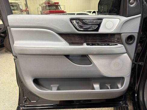 Used 2018 Lincoln Navigator Reserve w/ Technology Package AWD/4WD image 32
