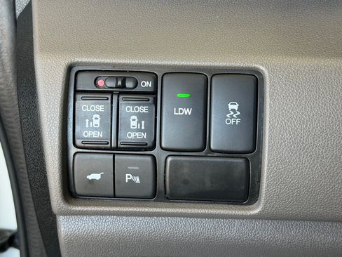 Used 2016 Honda Odyssey Touring Elite image 17