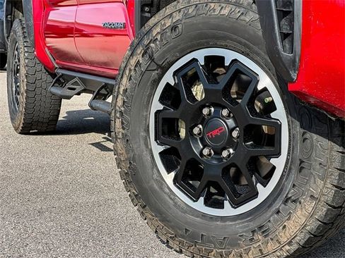 Used 2024 Toyota Tacoma TRD Off-Road image 2