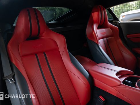 Used 2022 Aston Martin V8 Vantage Coupe RWD image 28