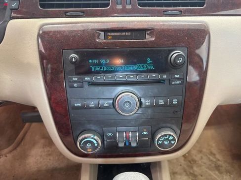 Used 2010 Chevrolet Impala LS FWD image 15