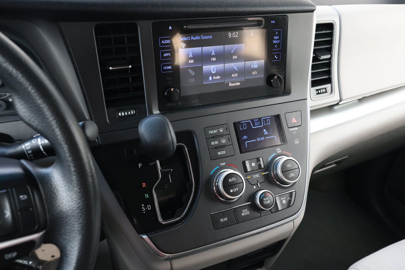 Used 2017 Toyota Sienna LE FWD image 19