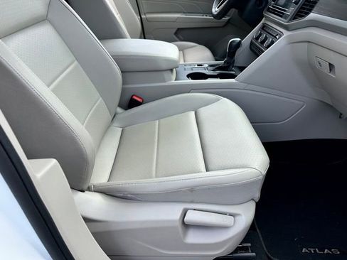 Certified 2023 Volkswagen Atlas SE FWD image 24
