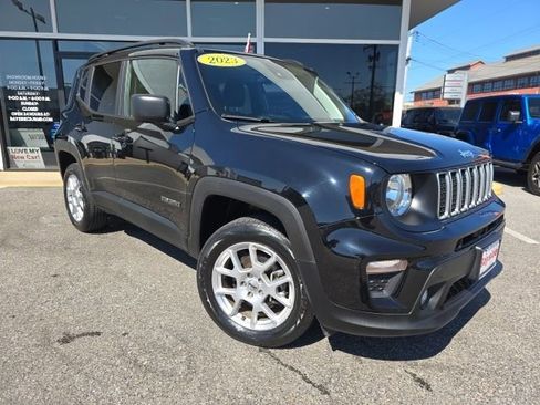 Used 2023 Jeep Renegade Latitude w/ Premium Group AWD/4WD image 2