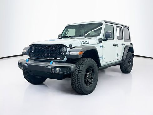 Used 2024 Jeep Wrangler Unlimited AWD/4WD image 3
