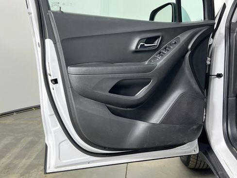 Used 2020 Chevrolet Trax LT image 20