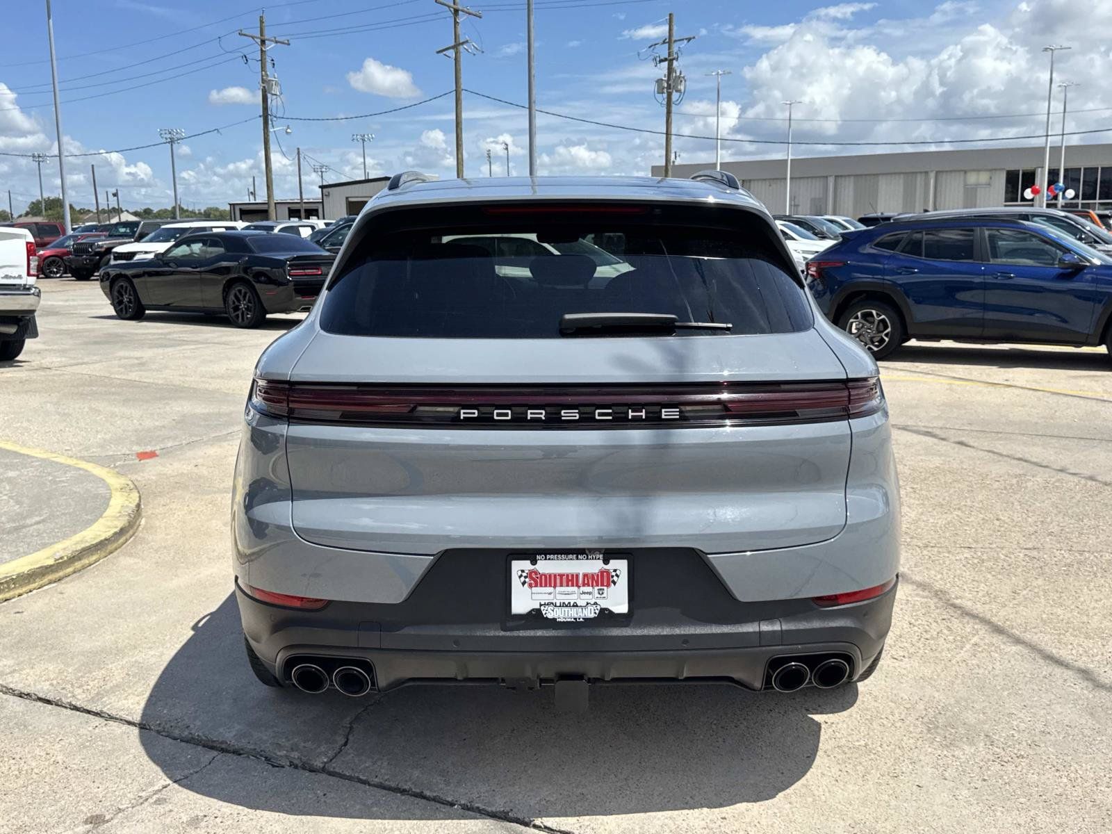 Used 2024 Porsche Cayenne AWD/4WD image 6