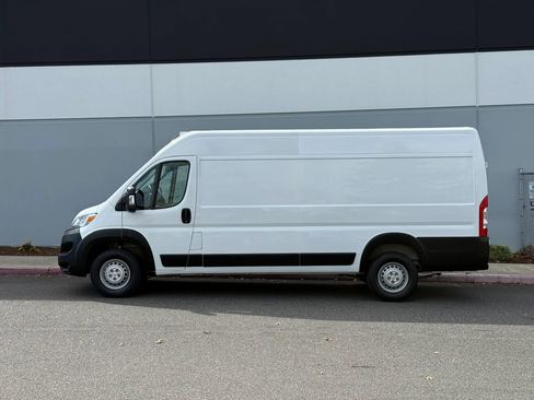 Used 2025 RAM ProMaster 3500 w/ Convenience Group image 2