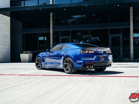 Used 2019 Chevrolet Camaro SS RWD image 21