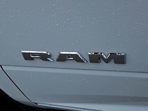 Used 2025 RAM 3500 Laramie AWD/4WD image 16