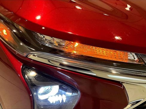 Used 2025 Chevrolet Trax LS w/ LS Convenience Package FWD image 30