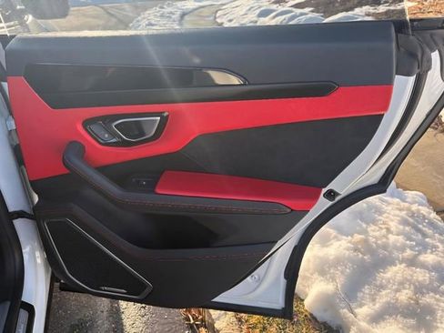Used 2022 Lamborghini Urus image 25