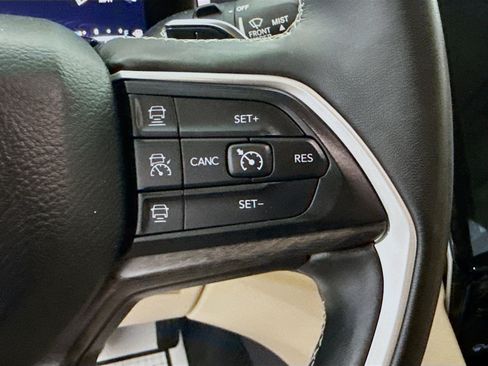 Used 2022 Jeep Grand Cherokee L Limited RWD image 15