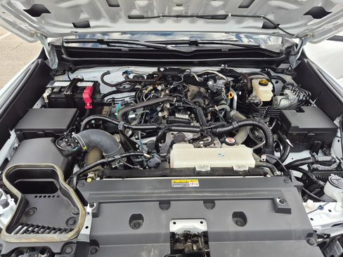 Used 2024 Toyota Tacoma SR5 AWD/4WD image 33