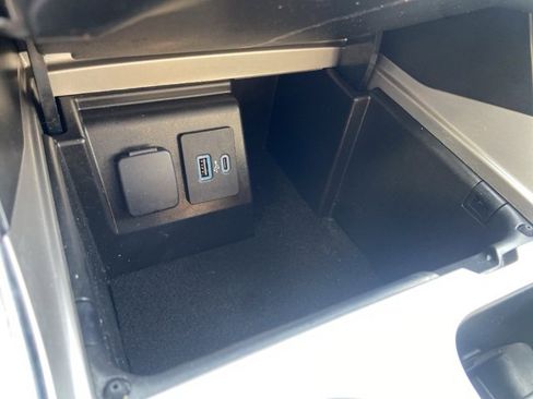 Used 2021 Ford Explorer XLT w/ Equipment Group 202A image 18