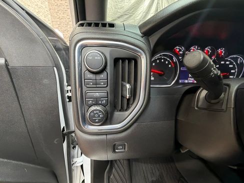 Used 2022 Chevrolet Silverado 1500 LT AWD/4WD image 21