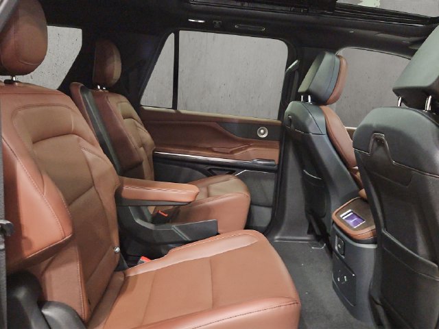 New 2027 Lincoln Navigator L Reserve AWD/4WD image 18