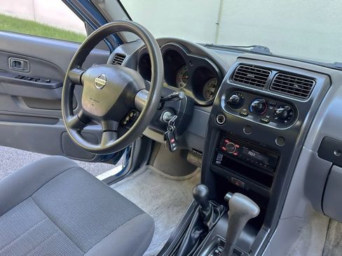 Used 2004 Nissan Frontier S/C image 30