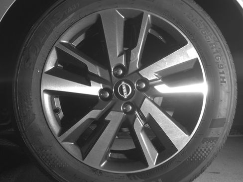Used 2025 Nissan Versa SV FWD image 14
