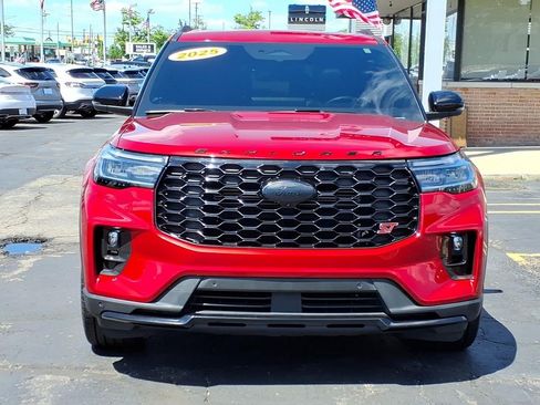 Used 2025 Ford Explorer ST AWD/4WD image 2